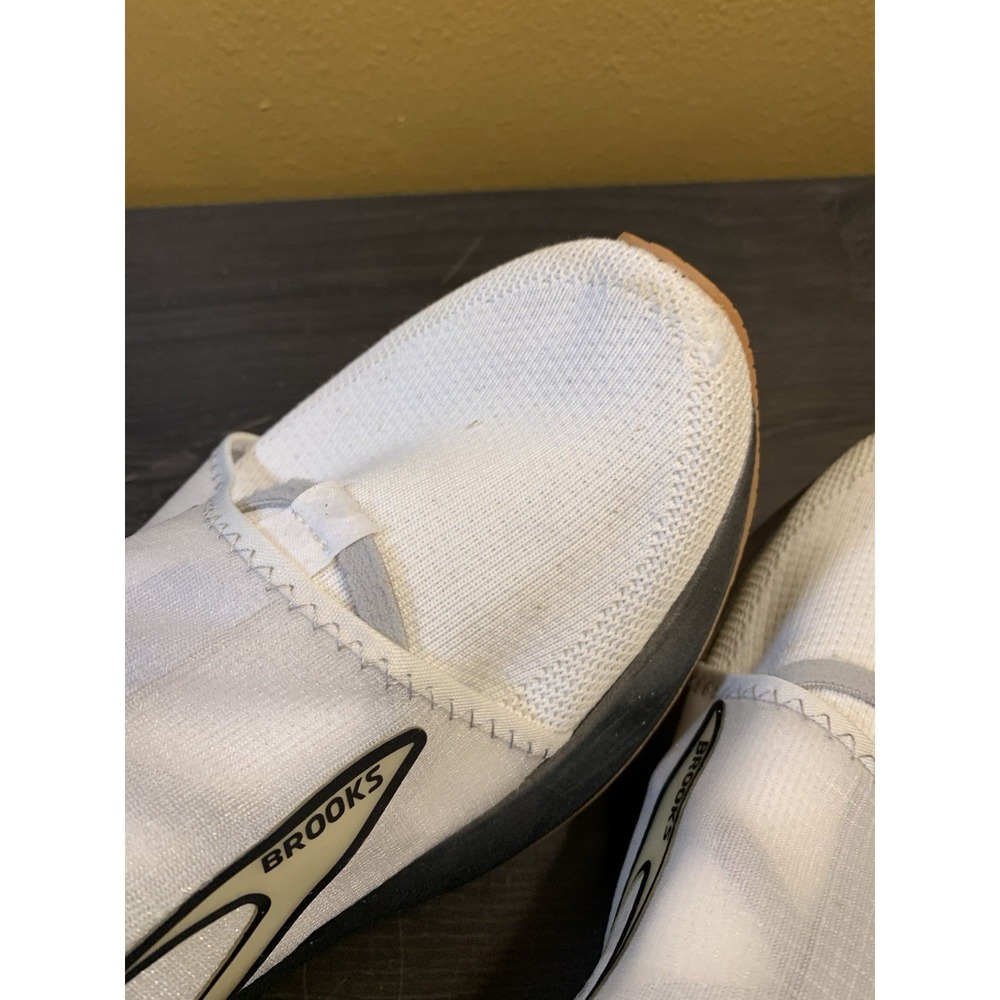 Brooks Levitate 4 LE Shoe Men Sz 8 White Black Lace Up Low Top Running - Picture 8 of 11